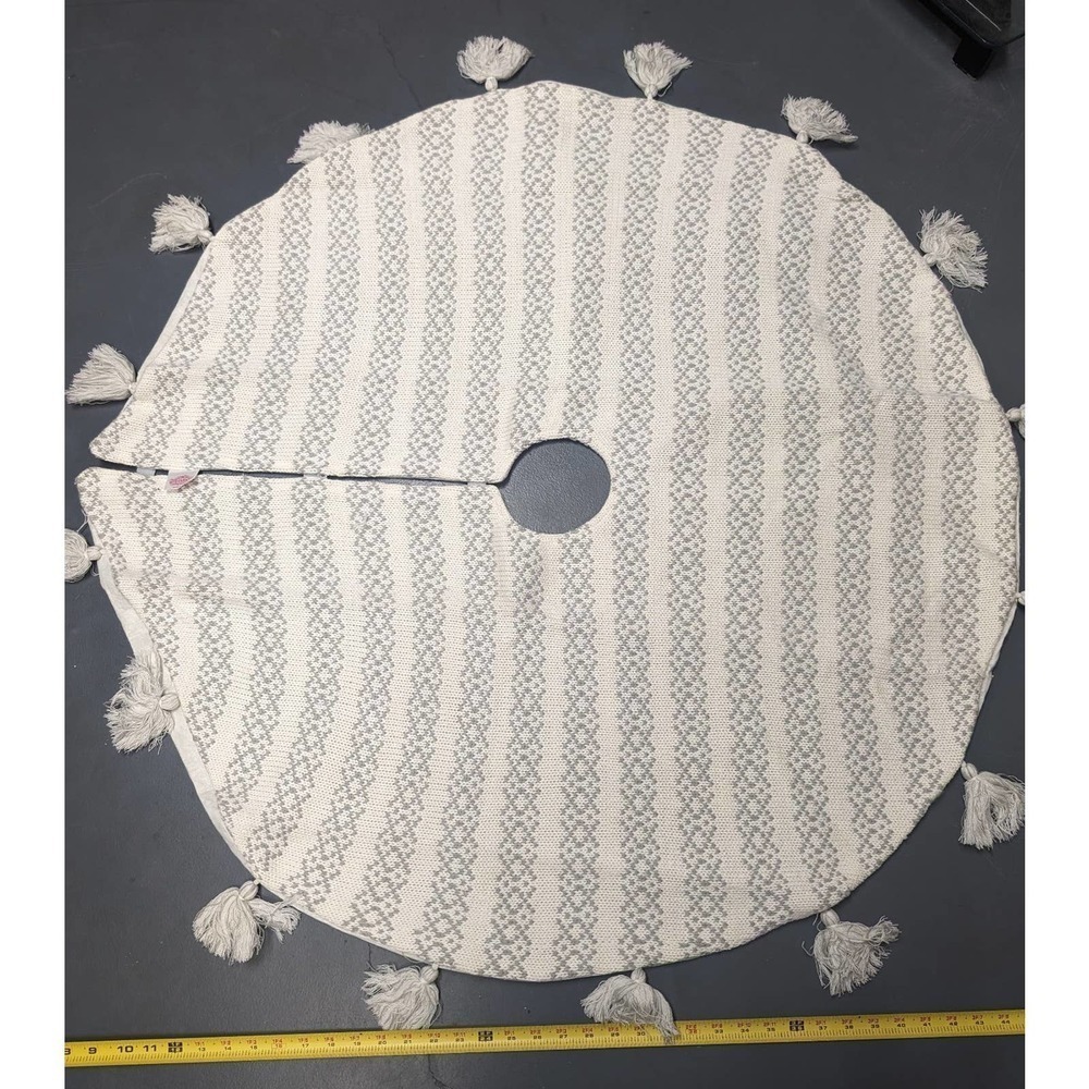 Christmas tree skirt Cream And Gray Tassles